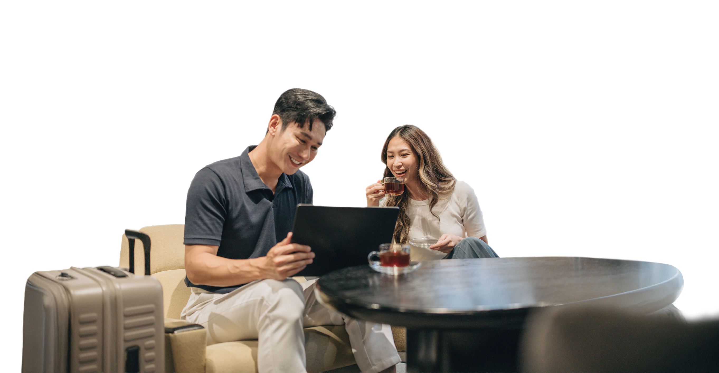 ผู้โดยสารกำลังนั่งพักผ่อนในห้องรับรองสนามบิน